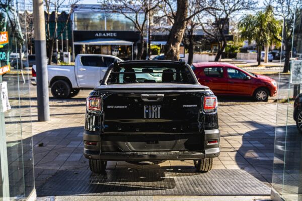 FIAT STRADA 1.3 DC FIRE FLY FREEDOM PICK UP NAFTA 2024 - Imagen 5