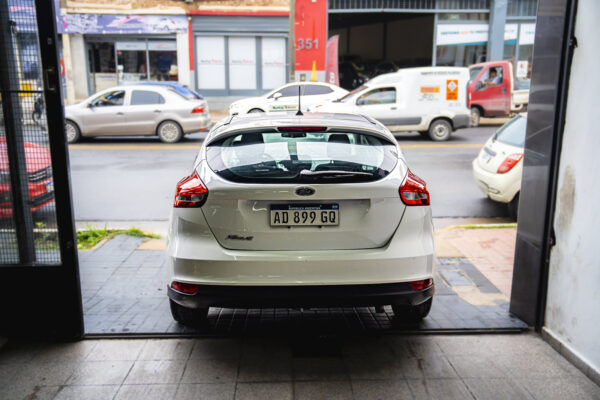 FORD FOCUS 1.6L N MT S 5PTAS NAFTA 2019 BLANCO - Imagen 5