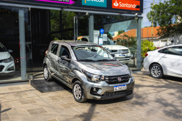 FIAT MOBI 1.0 8V 5PTAS NAFTA 2018 GRIS - Imagen 4