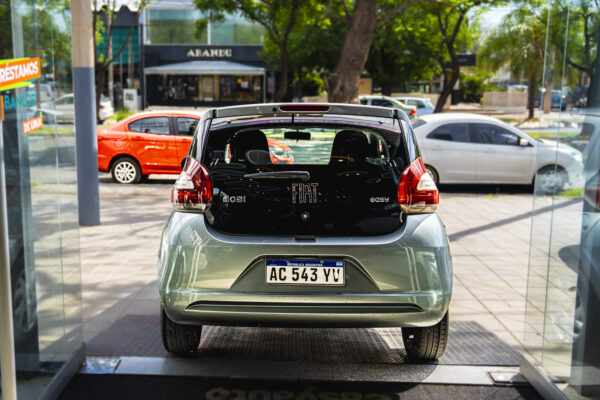 FIAT MOBI 1.0 8V 5PTAS NAFTA 2018 GRIS - Imagen 5