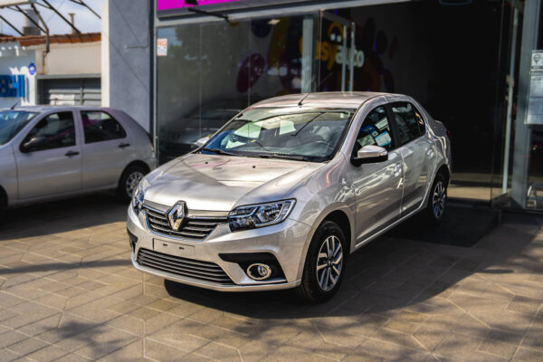 RENAULT LOGAN INTENSE 4PTAS NAFTA 2024 - Imagen 3