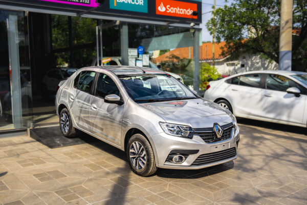 RENAULT LOGAN INTENSE 4PTAS NAFTA 2024 - Imagen 4