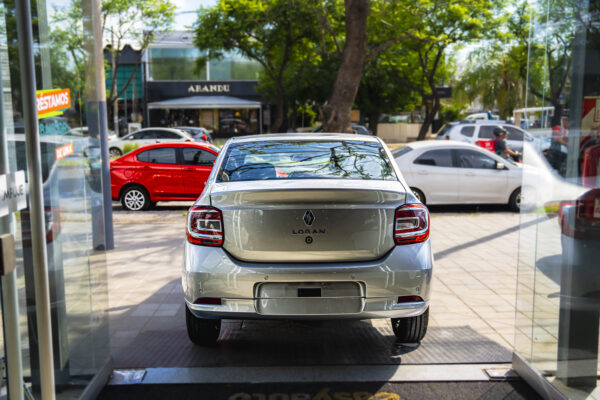 RENAULT LOGAN INTENSE 4PTAS NAFTA 2024 - Imagen 5