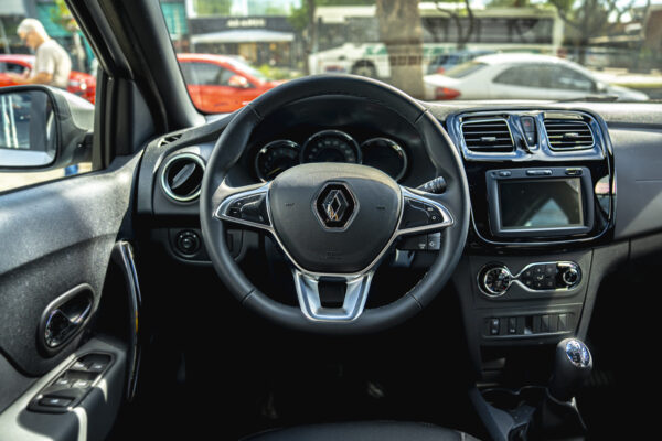 RENAULT LOGAN INTENSE 4PTAS NAFTA 2024 - Imagen 7