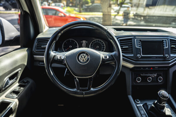 VOLKSWAGEN AMAROK 4X2 DC 2.0L TDI 180CV PICK-UP DIESEL 2017 - Imagen 6