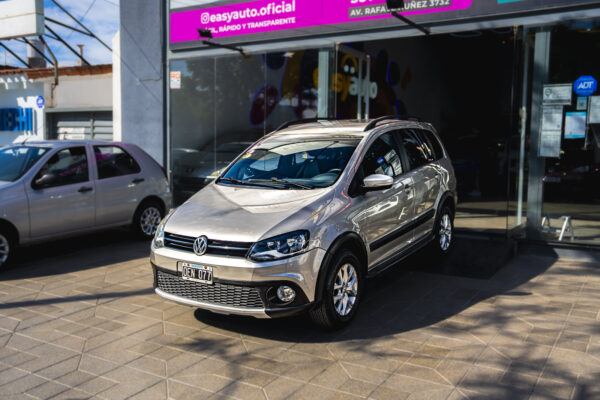 VOLKSWAGEN SURAN CROSS HIGHLINE L15 5PTAS GNC 2014 GRIS - Imagen 3