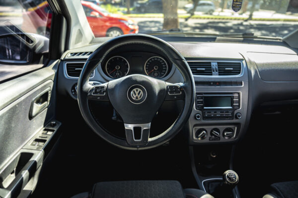 VOLKSWAGEN SURAN CROSS HIGHLINE L15 5PTAS GNC 2014 GRIS - Imagen 7