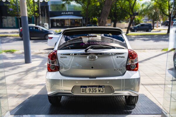 Toyota Etios X 1.5 Xls 6 A/T 5Ptas Nafta 2021 - Imagen 5