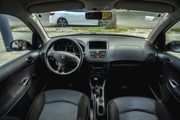 Peugeot 207 Compact Xr 3Ptas Nafta 2011 - Imagen 6